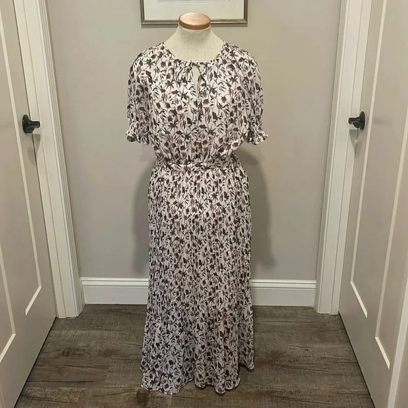 NWOT!! Club Monaco - Floral Smocked Cuff Pleated Dress - Size 2 - Picture 3 of 12